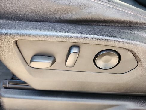 Used 2021 Chevrolet Suburban Z71 w/ Luxury Package image 12