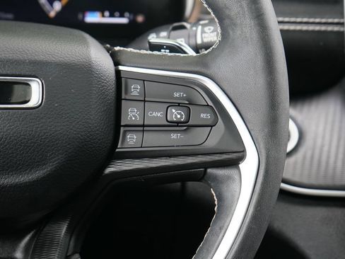 Used 2023 Jeep Grand Cherokee Altitude AWD/4WD image 15