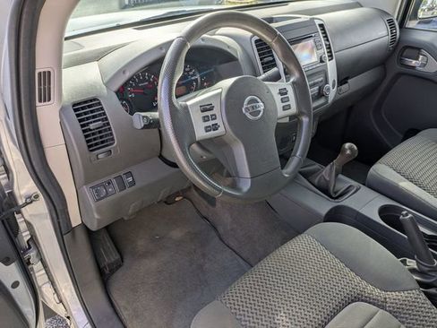 Used 2017 Nissan Frontier SV image 12