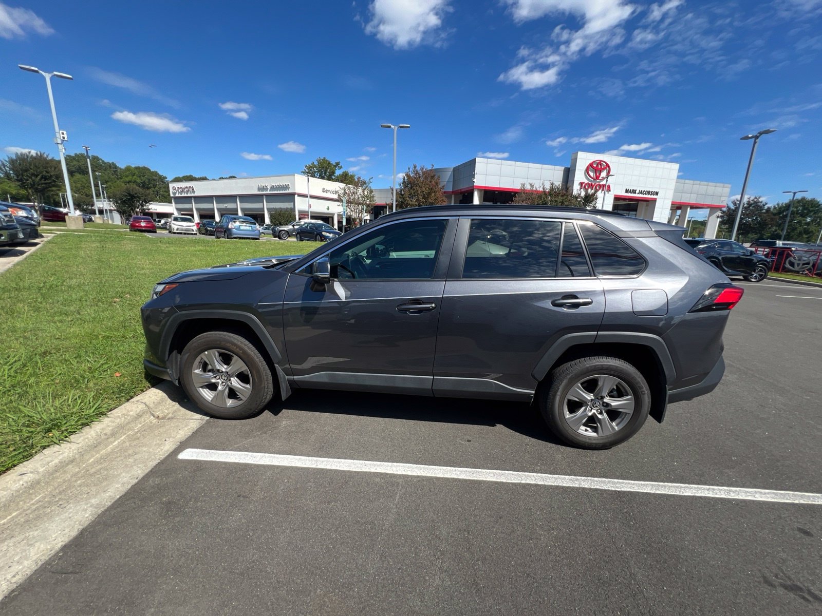 Used 2023 Toyota RAV4 XLE FWD image 22