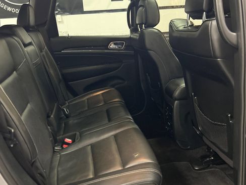Used 2017 Jeep Grand Cherokee Overland image 14