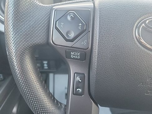 Used 2022 Toyota Tacoma TRD Off-Road image 13