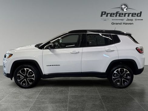 Used 2023 Jeep Compass Limited AWD/4WD image 10