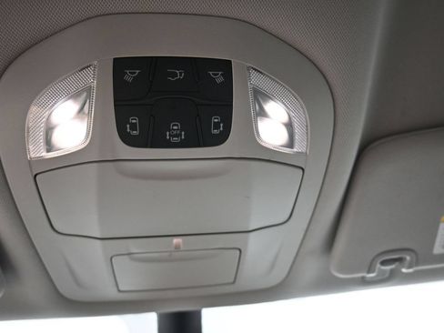 Used 2024 Chrysler Pacifica Limited FWD image 19