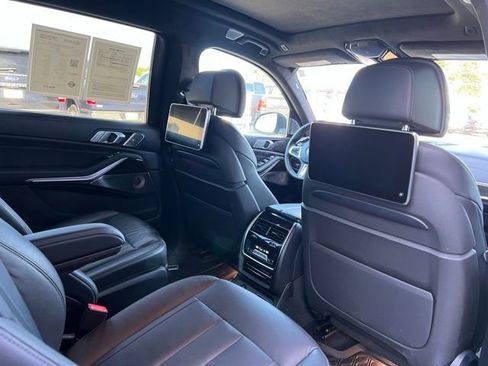 Used 2020 BMW X7 M50i w/ Dynamic Handling Package AWD/4WD image 19