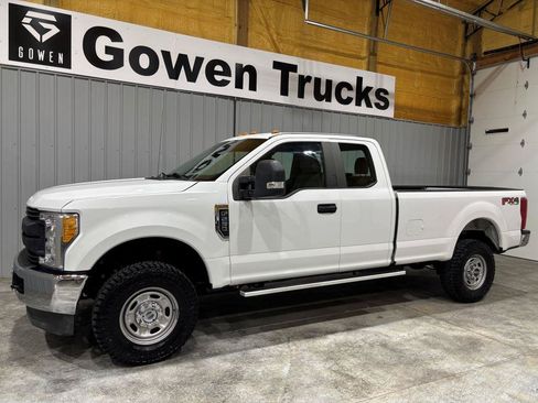 Used 2017 Ford F250 XL w/ Power Equipment Group AWD/4WD image 4