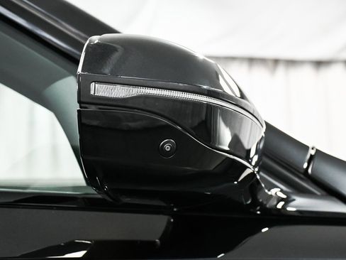 Used 2025 BMW 760i xDrive image 77