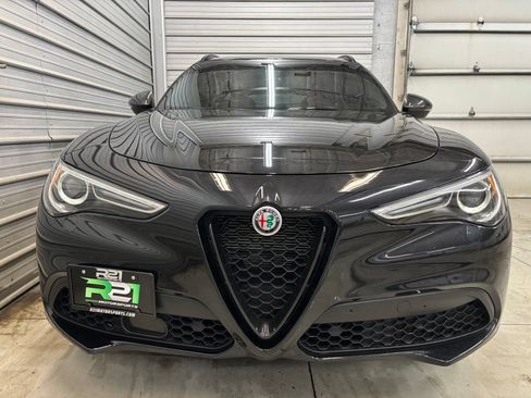 Used 2022 Alfa Romeo Stelvio Veloce AWD/4WD image 2