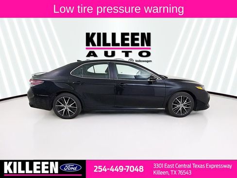 Used 2024 Toyota Camry SE image 9