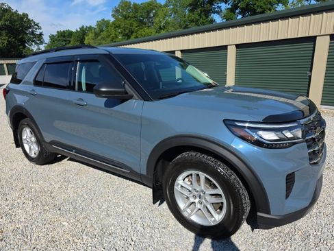 Used 2025 Ford Explorer Active AWD/4WD image 8