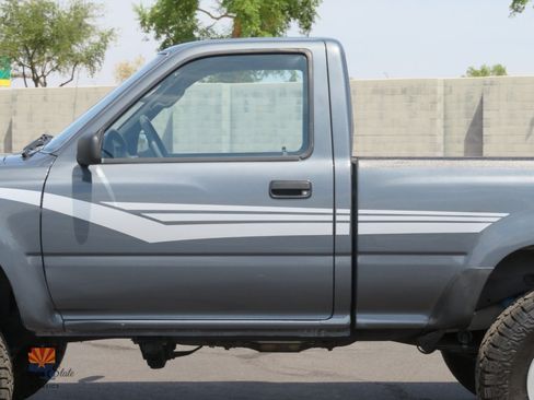 Used 1992 Toyota Pickup Deluxe AWD/4WD image 16