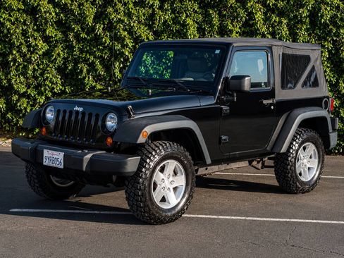 Used 2009 Jeep Wrangler X w/ 32" Tire & Wheel Group AWD/4WD image 4