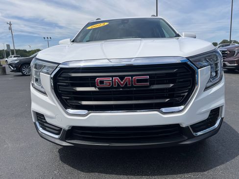 Used 2023 GMC Terrain SLE w/ Driver Convenience Package image 9
