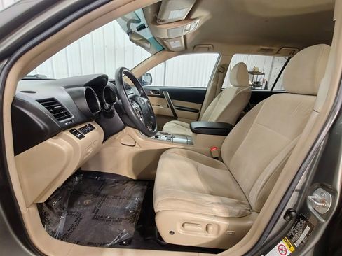 Used 2011 Toyota Highlander 4WD w/ Tech Pkg image 25