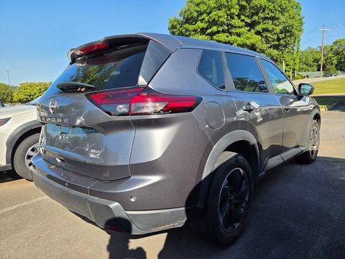 Used 2024 Nissan Rogue SV AWD/4WD image 6