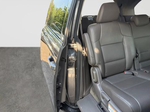 Used 2015 Honda Odyssey Touring image 18