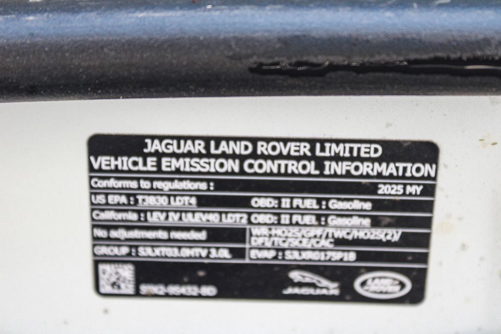 Used 2025 Land Rover Range Rover SE AWD/4WD image 28