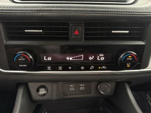 Used 2024 Nissan Rogue SV AWD/4WD image 30