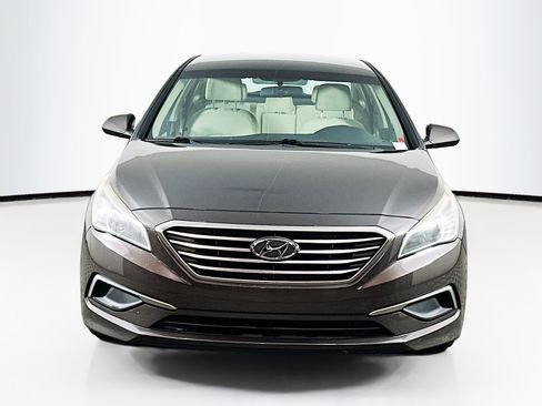Used 2017 Hyundai Sonata SE FWD image 2