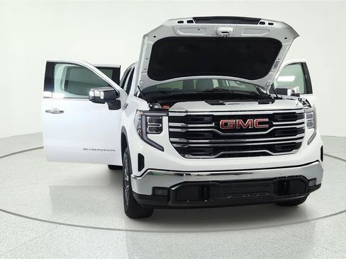 Used 2025 GMC Sierra 1500 SLT AWD/4WD image 5