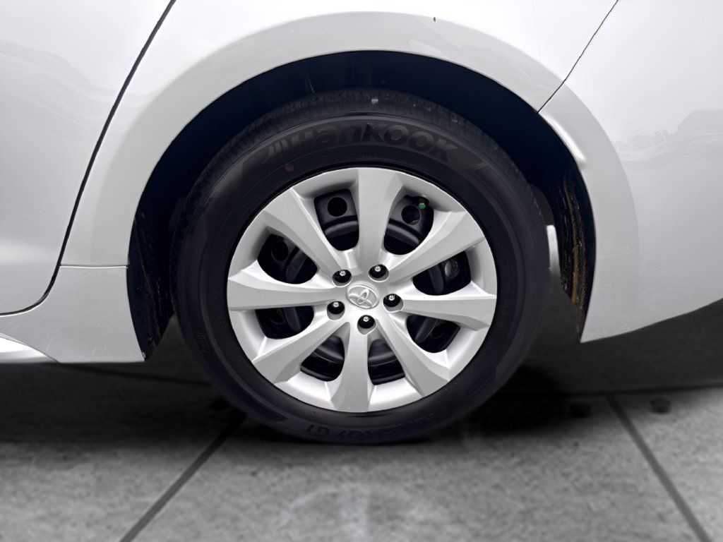 Used 2025 Toyota Corolla LE w/ Convenience Package FWD image 27