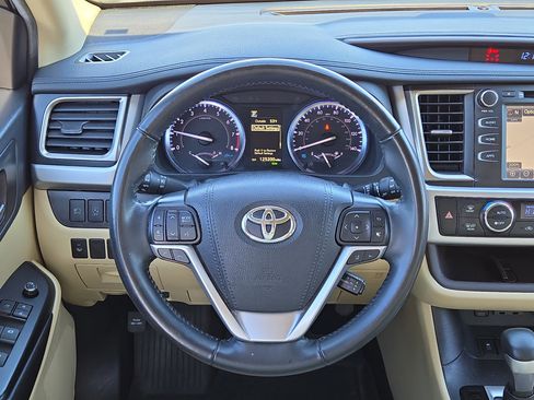 Used 2019 Toyota Highlander XLE image 21