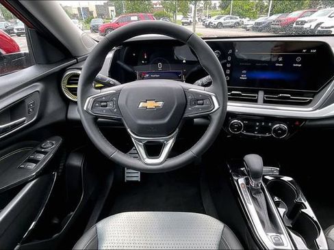 Used 2026 Chevrolet Trax LT w/ LT Convenience Package FWD image 8