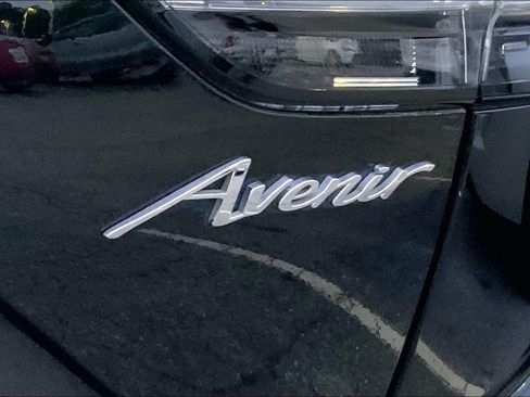 Used 2022 Buick Envision Avenir w/ Technology Package II FWD image 18