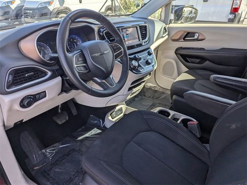 Used 2023 Chrysler Voyager LX image 25