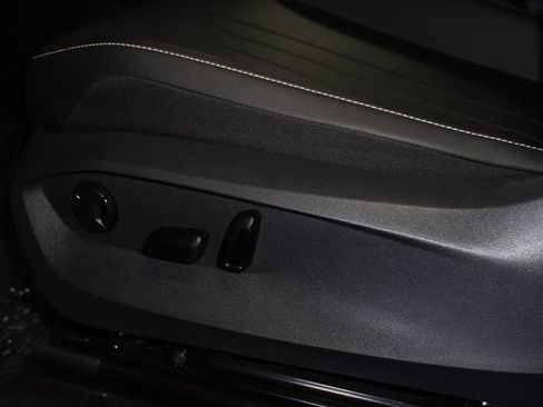 Used 2022 Volkswagen Tiguan SE image 12