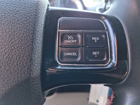 Used 2018 Dodge Grand Caravan SXT FWD image 18