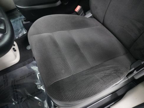 Used 2018 Dodge Grand Caravan SE w/ UConnect Hands-Free Group image 12