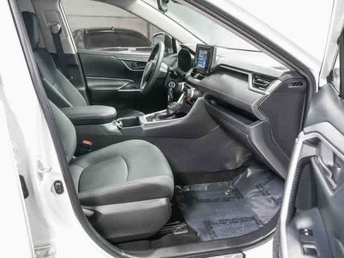 Certified 2022 Toyota RAV4 LE image 17