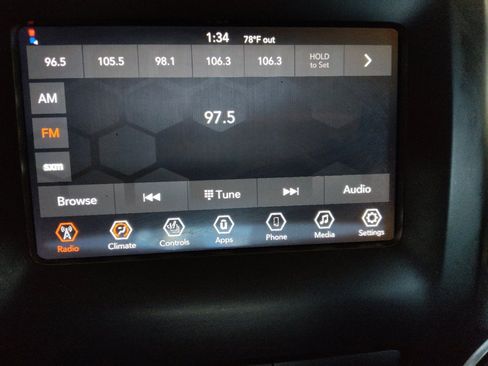 Used 2019 Jeep Cherokee Latitude Plus w/ Cold Weather Group AWD/4WD image 25