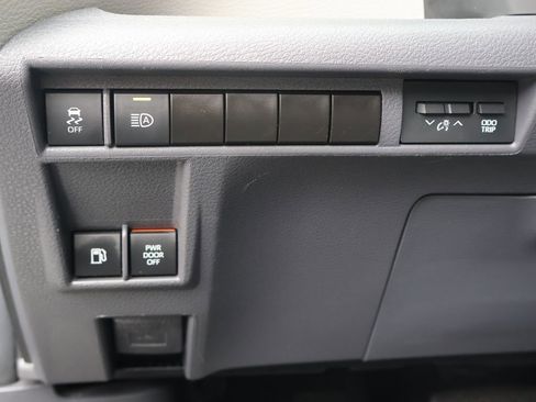 Used 2024 Toyota Sienna XLE image 19