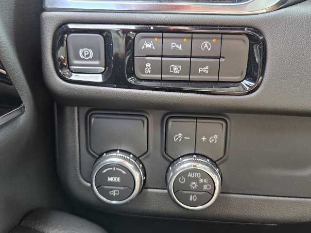 Used 2026 GMC Yukon Denali w/ Sun & Power Step Package RWD image 25