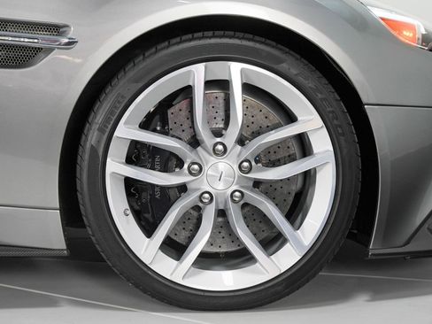 Used 2017 Aston Martin Vanquish Coupe image 27