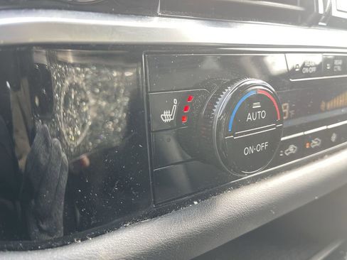 Used 2025 Nissan Pathfinder SV image 28