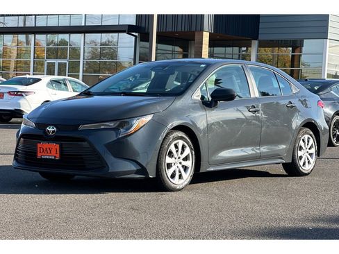 Used 2023 Toyota Corolla LE image 10
