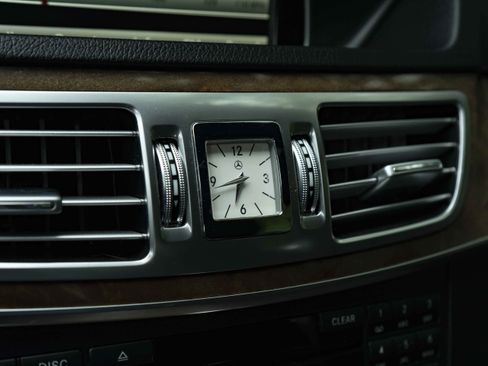 Used 2015 Mercedes-Benz E 350 4MATIC Sedan image 32