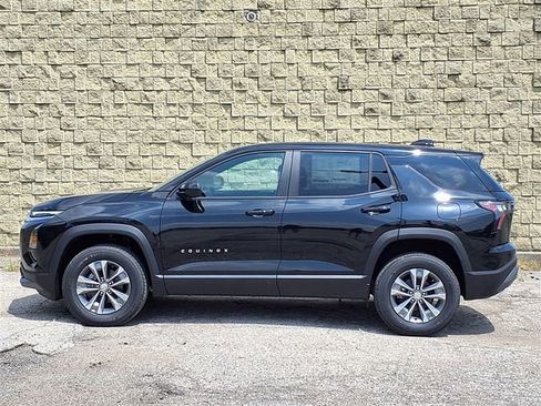 New 2026 Chevrolet Equinox LT w/ Convenience Package II image 2