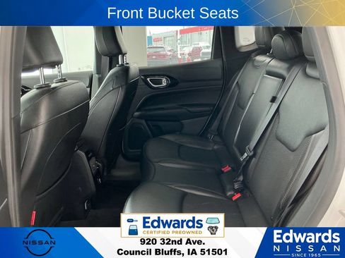 Used 2025 Jeep Compass Trailhawk AWD/4WD image 12