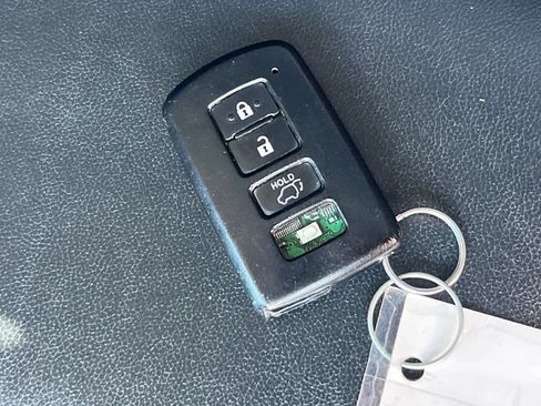 Used 2018 Toyota Highlander SE FWD image 27