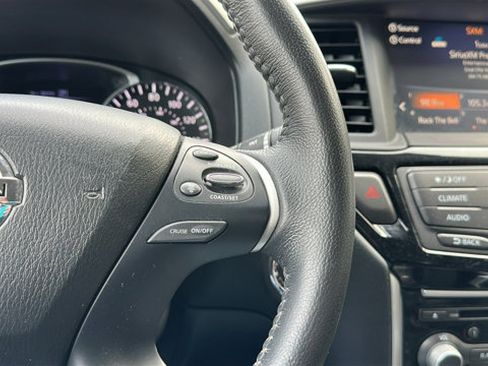 Certified 2020 Nissan Pathfinder SV image 17