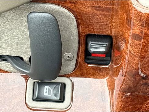 Used 2019 Chevrolet Express 2500 w/ Enhanced Convenience Package image 19