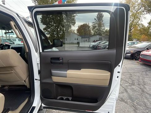 Used 2011 Toyota Tundra 4x4 CrewMax image 28