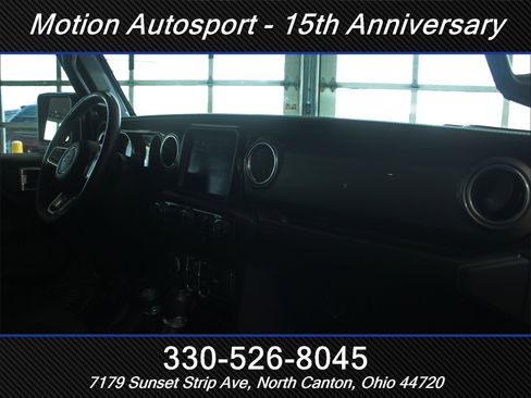 Used 2018 Jeep Wrangler Unlimited Sahara image 40