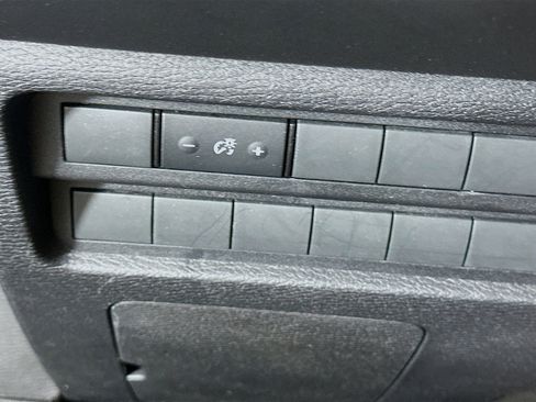 Used 2025 Mitsubishi Outlander SE FWD image 17
