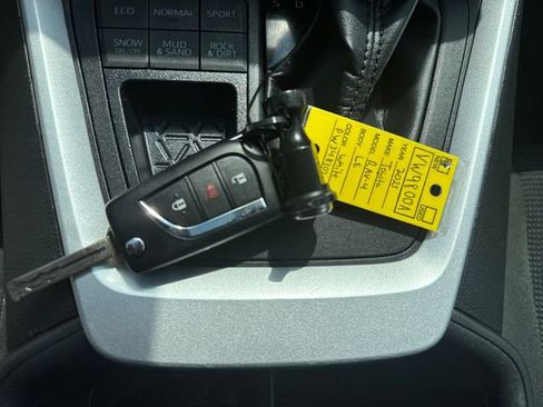 Used 2023 Toyota RAV4 LE image 34