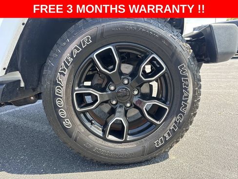 Used 2018 Jeep Wrangler Unlimited Sahara AWD/4WD image 10